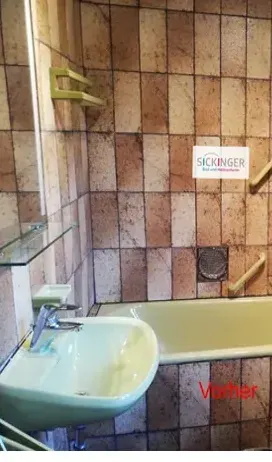 Vorher: Badewanne mit braunen Fliesen aus den 70er-Jahren